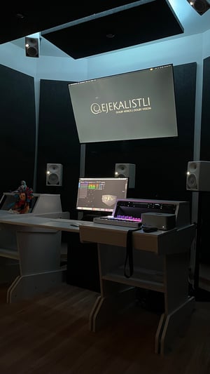 Ejekalistli Studio Image with screen-1