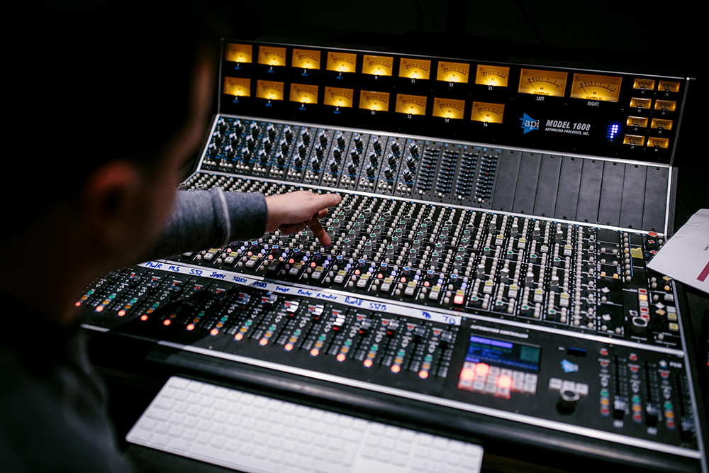 API mixing desk at dBs Institute