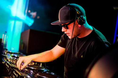 How to get into music production : A beginner’s guide for your career