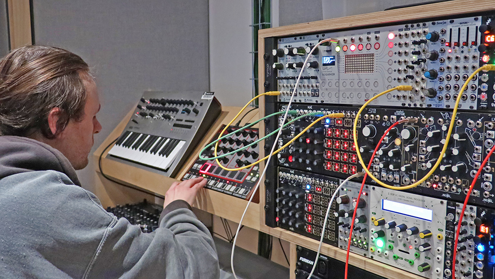 Max composing using Eurorack and drum machines at dBs