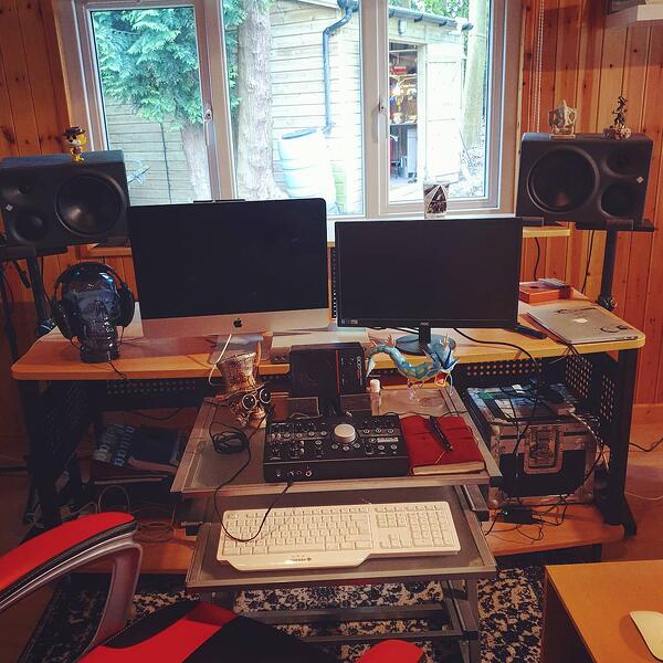 How to start your own mastering company with Tobias Crane - Inside Tobias' studio