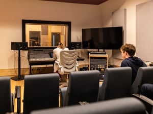 What a sound engineer is and what do they do in a music studio