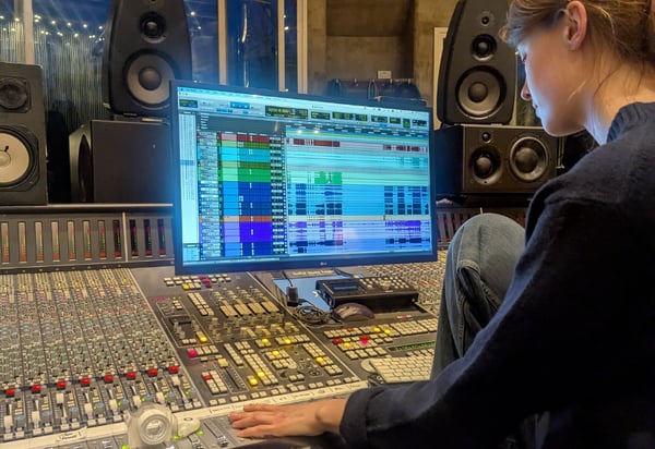 dbs-saffron-desk (1)