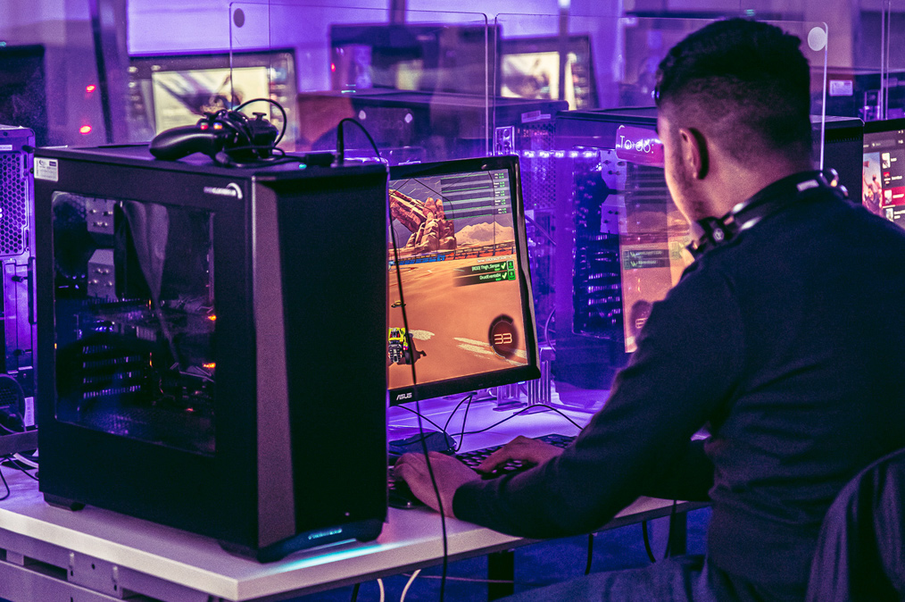 A young person playing Rocket League on a gaming PC 